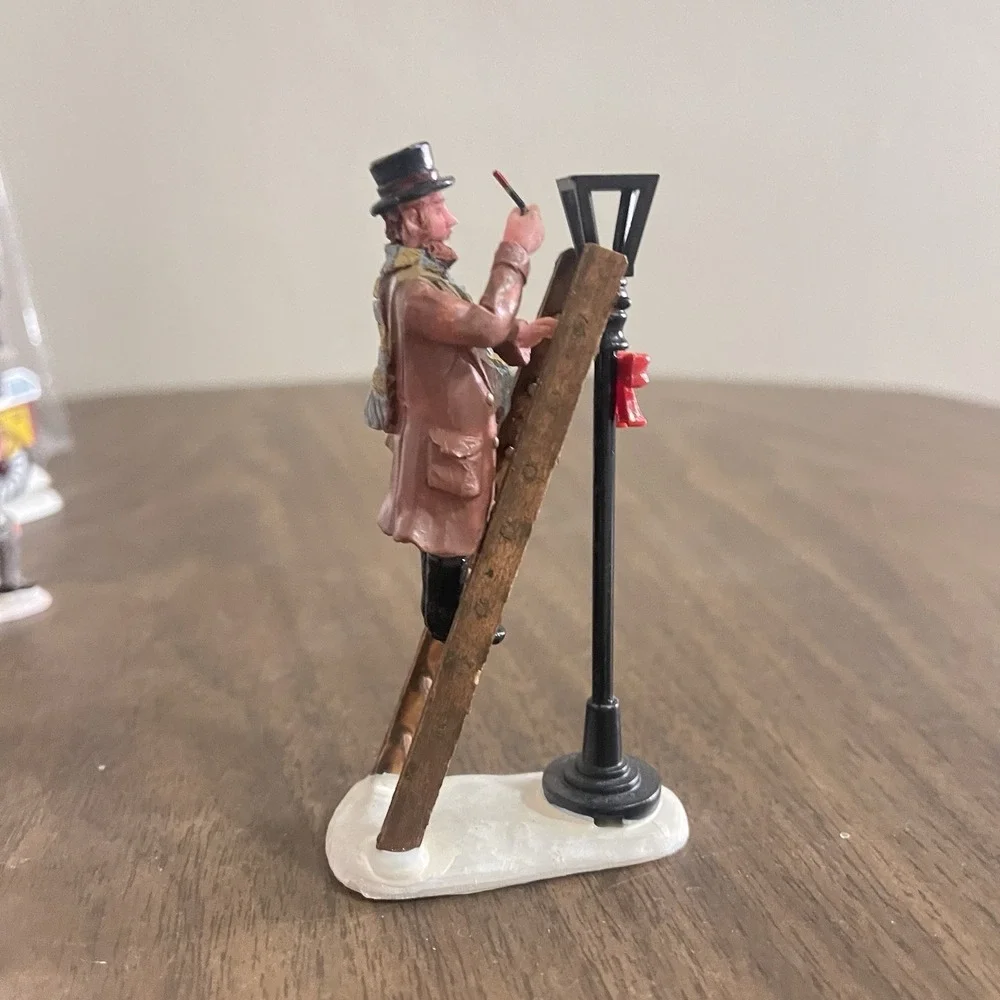 Lemax‎ Dept 56 Village Collection Lamplighter Repair Man #62327 Figurine